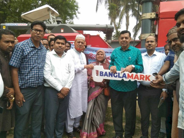 বদলগাছীতে ৫০% ভর্তুকি মূল্যে ধান কাটা মাড়াই যন্ত্র বিতরণ।