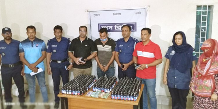 পাবনার ঈশ্বরদীতে ফেন্সিডিল ও  টাকাসহ রেলওয়ে নিরাপত্তা বাহিনীর দুই সদস্য আটক