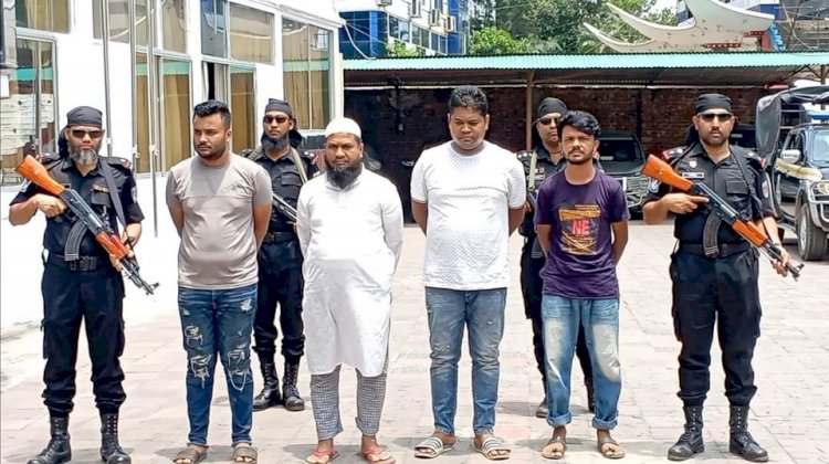 উখিয়ায় র‍্যাবের অভিযানে ৭ লাখ ইয়াবা নিয়ে টেকনাফের মেম্বারপুত্র আব্দুল্লাহ সহ ৪ মাদক কারবারী আটক