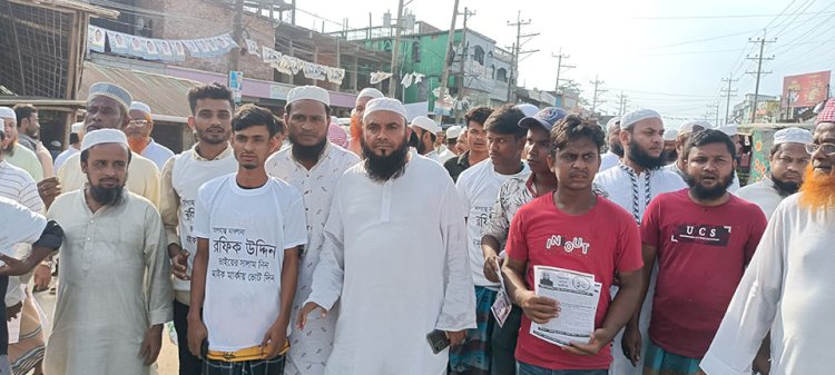 টেকনাফের হ্নীলায় মাইক প্রতীকের প্রার্থী মাওঃ রফিক উদ্দীনের ব্যাপক গনসংযোগ।