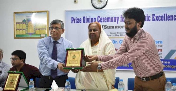 বগুড়ায় পুণ্ড্র ইউনিভার্সিটিতে  এক্সিলেন্স পুরস্কার বিতরণ