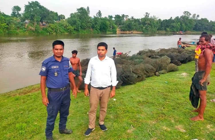 আত্রাই গুড় নদীতে অভিযানে   ছয় হাজার মিটার চায়না দুয়ারী জাল জব্দ ও ভূষিভূত