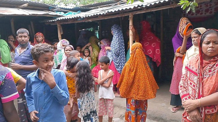 গাছ থেকে আম পাড়াতে গিয়ে ডাল ভেঙে আহাদ আলি নামের এক যুবকের মর্মান্তিক মৃত্যু হয়!