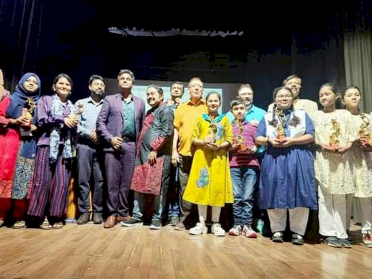 গোবিন্দগঞ্জের মেয়ে মৈত্রী আর্ট বিভাগে ঢাকা-ভারত- নেপালের অ্যাওয়ার্ড অর্জন করায় জাতীয় সাংবাদিক সংস্থার অভিনন্দন ও শুভেচ্ছা