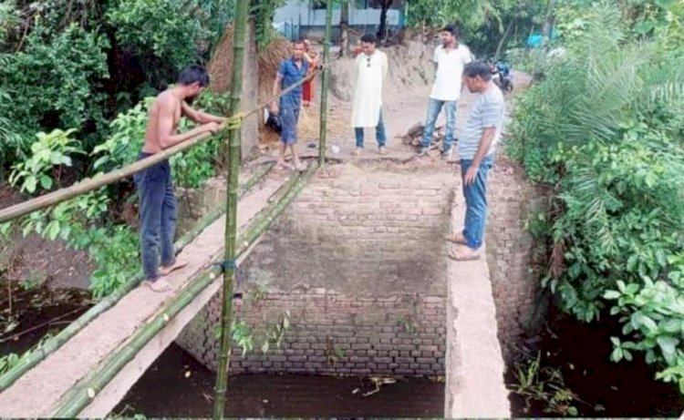 ওগাঁয় ব্রিজ ভেঙ্গে যোগাযোগ বিচ্ছিন্ন,ভোগান্তিতে ৫০ হাজার মানুষ