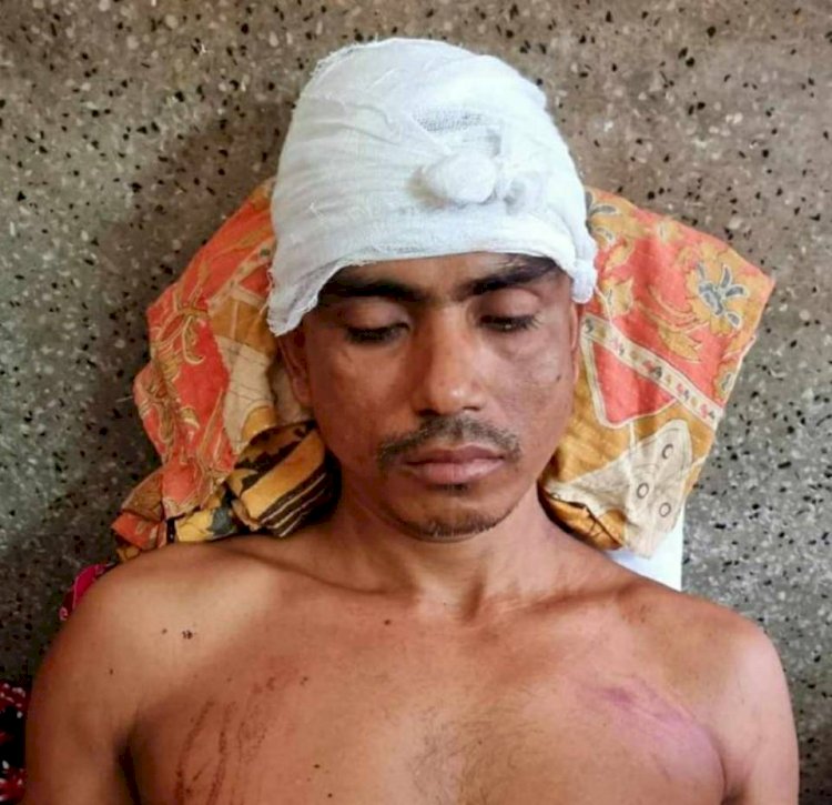 কেশবপুরে সন্ত্রাসী হামলায় মারাত্মক আহত নুরুজ্জামানকে খুলনায় রেফার্ট