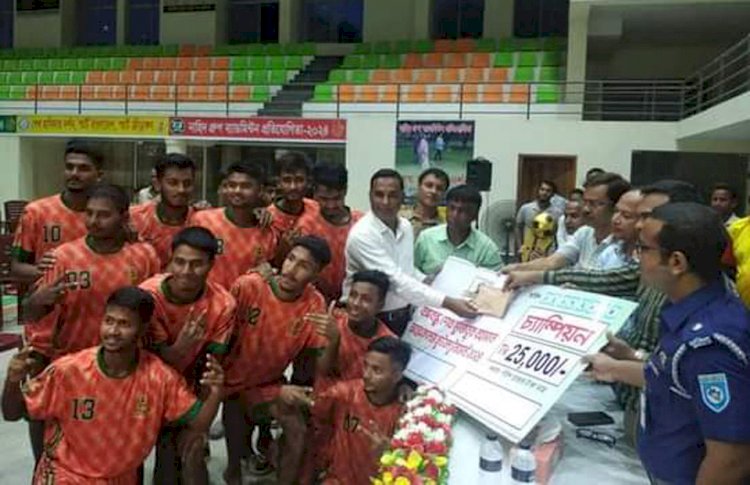 জেলা পর্যায়ে বঙ্গবন্ধু আন্তঃকলেজ ফুটবল টুর্নামেন্টের চ্যাম্পিয়ন গোবিন্দগঞ্জ কলেজ