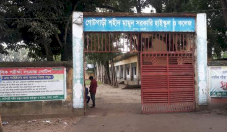 নওগাঁর মান্দা গোটগাড়ী   অধ্যক্ষের কক্ষের তালা ভেঙে প্রবেশ করলেন উপজেলা নির্বাহী   ম্যাজিস্ট্রেট