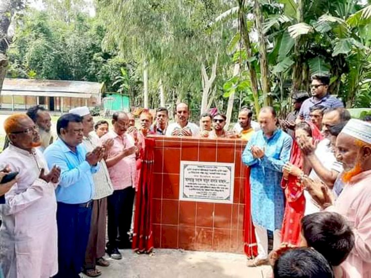গোবিন্দগঞ্জে রাস্তা কালভার্ট সেতু ও ১টি বিদ্যালয়ের ভবন নির্মাণ কাজের উদ্বোধনে করলেন সংসদ সদস্য আবুল কালাম আজাদ