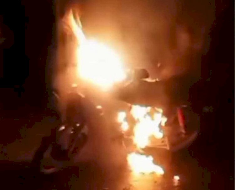 রাজবাড়ীতে পরাজিত উপজেলা চেয়ারম্যানের বাড়ীতে সমর্থকের মোটরসাইকেল পুড়ে ছাই