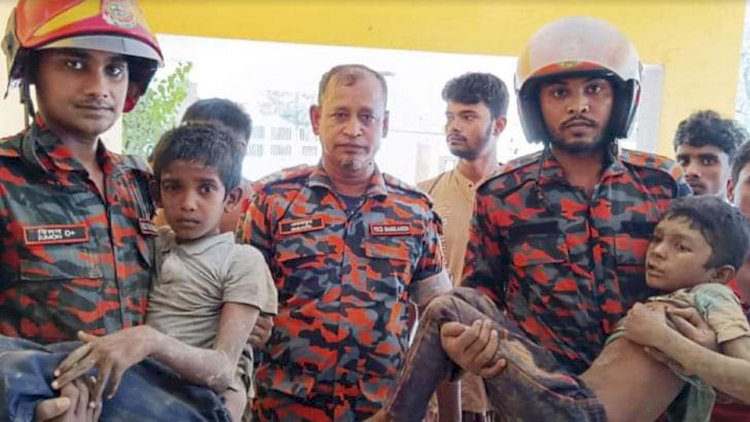 নওগাঁর নিয়ামতপুরে নিয়ন্ত্রণ হারিয়ে ধানবোঝায় ট্রাক উল্টে চাপাপরে ২ শিশুর মৃত্যু