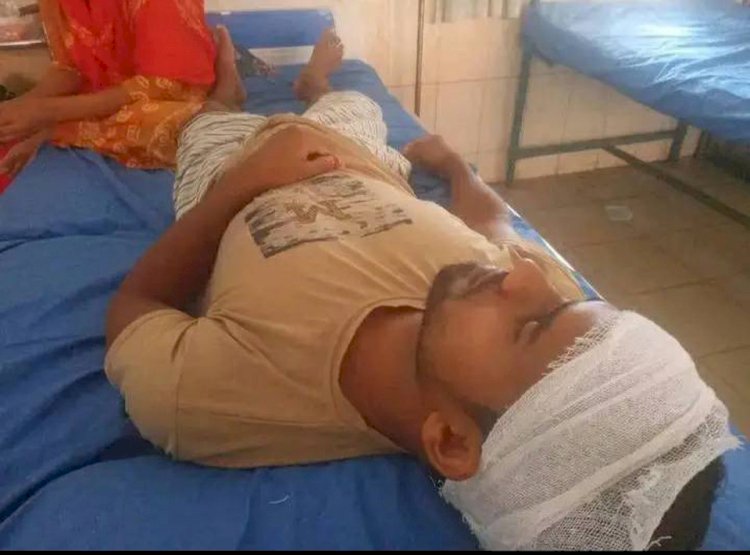 ব্যবসায়ী জাকির হোসেনকে ছুরিকাঘাত করে পালিয়ে যায় দুর্বৃত্তরা!