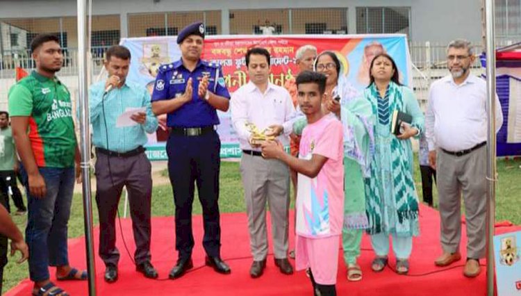 নড়াইলে বঙ্গবন্ধু শেখ মুজিবুর রহমান আন্তঃ কলেজ ফুটবল টুর্নামেন্ট-২০২৪ এর সমাপনী অনুষ্ঠান অনুষ্ঠিত