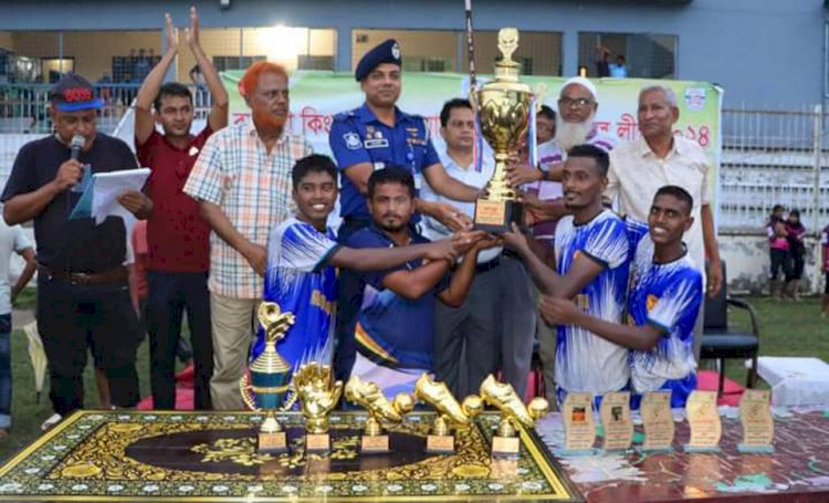 নড়াইলে বসুন্ধরা কিংস সলিল ঘোষ ১ম বিভাগ ফুটবল লীগ-ফাইনাল খেলা ও পুরস্কার বিতরণ অনুষ্ঠান অনুষ্ঠিত