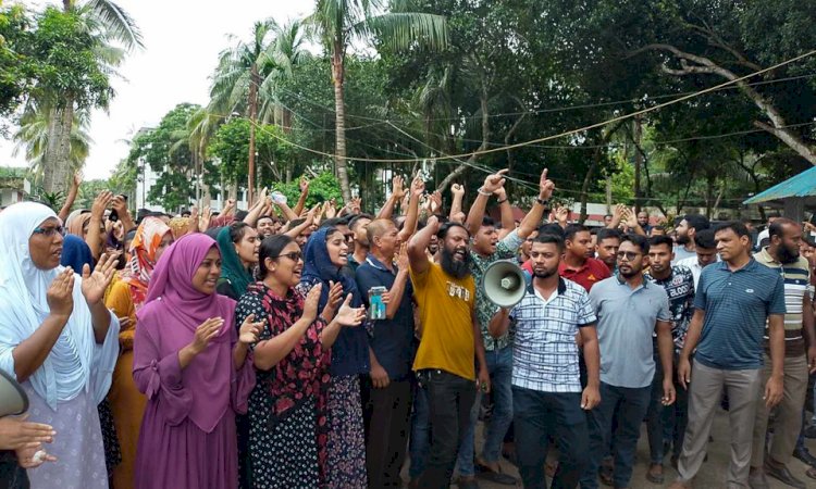 নড়াইলে পুলিশ সদস্যরা নিরাপত্তাসহ কয়েকটি দাবিতে কর্মবিরতি ও বিক্ষোভ মিছিল