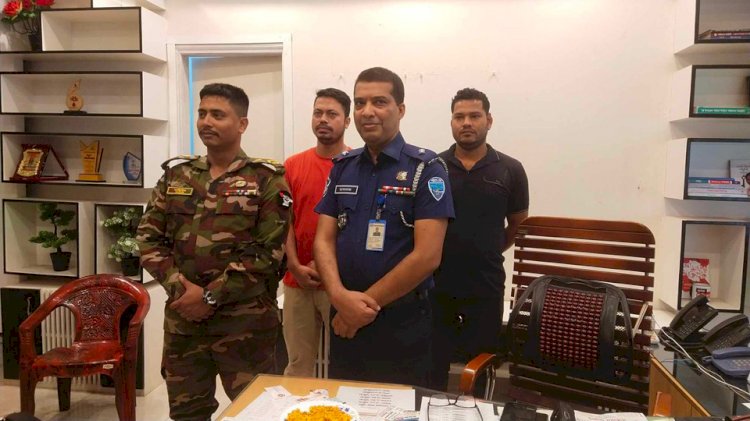 সেনাবাহিনীর সহযোগিতায় বুড়িচং থানার কার্যক্রম চলছে