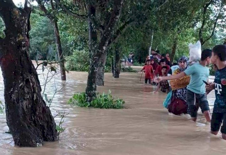 ভারতীয় ঢলে গোমতীর পানি হু হু  করে বাড়ছে! আতঙ্কে দুই পাড়ের মানুষ