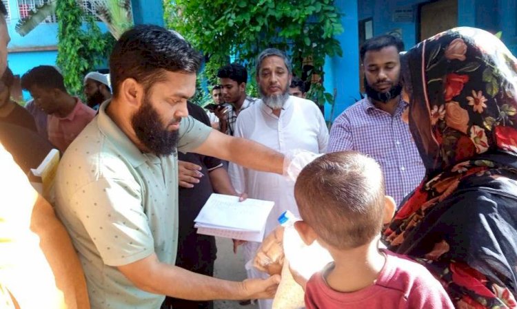 বুড়িচংয়ে বন্যায় ক্ষতিগ্রস্থ পরিবারের মাঝে খাদ্য সামগ্রী  বিতরন করেন বাংলাদেশ জামায়াতে ইসলামী ও ছাত্রশিবির