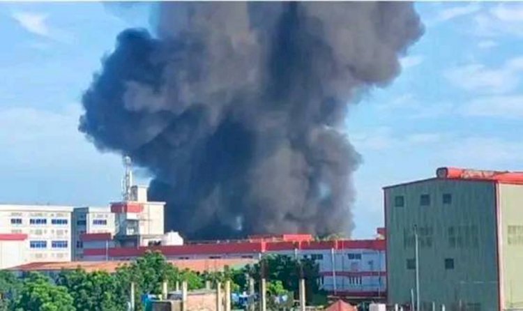 নরসিংদীর পলাশে প্রাণ আরএফএল এর প্লাস্টিক কারখানায় আগুন