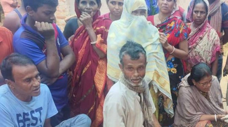 নওগাঁর মহাদেবপুরে নয়ন কুমার নামে এক শিক্ষার্থী বজ্রপাতে মৃত্যু অতঃপর বাবা আহত