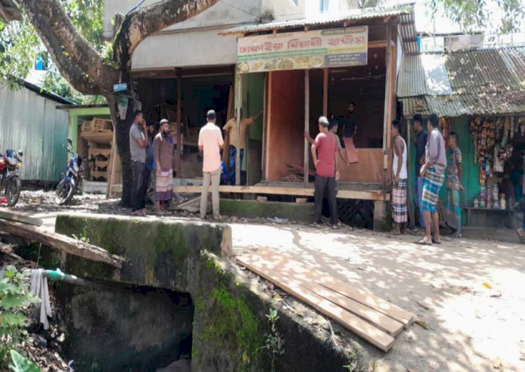 গুইমারায় পালটা পালটি ক্ষমতার দাপটে বাজারে সরকারি ড্রেন দখল করে প্লট নির্মান নিরব প্রশাসন