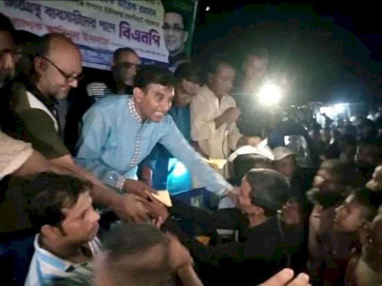 গাইবান্ধার গোবিন্দগঞ্জে অগ্নিকান্ডে ক্ষতিগ্রস্থ ব্যবসায়ীদের আর্থিক সহয়তা প্রদান