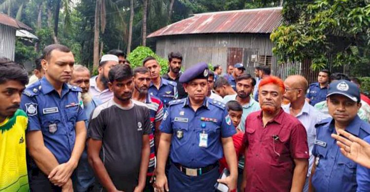 নড়াইলের দুই ভাই হত্যা ঘটনাস্থল পরিদর্শন করলেন খুলনা রেঞ্জের অতিরিক্ত ডিআইজি ক্রাইম ম্যানেজমেন্ট
