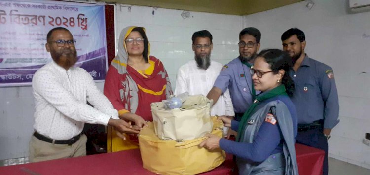 রাজশাহী মোহনপুর সরকারি প্রাথমিক বিদ্যালয়ে স্কাউটের ড্রাম সেট উপকরণ বিতরণ হয়েছে