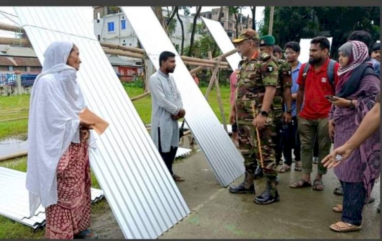 বুড়িচংয়ে শতাধিক পরিবারের মাঝে টিন নগদ অর্থ বিতরণ করেছে সেনাবাহিনী