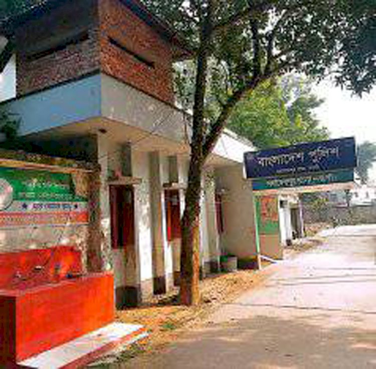 মহাদেবপুরে চাকু সহ যুবক আটক