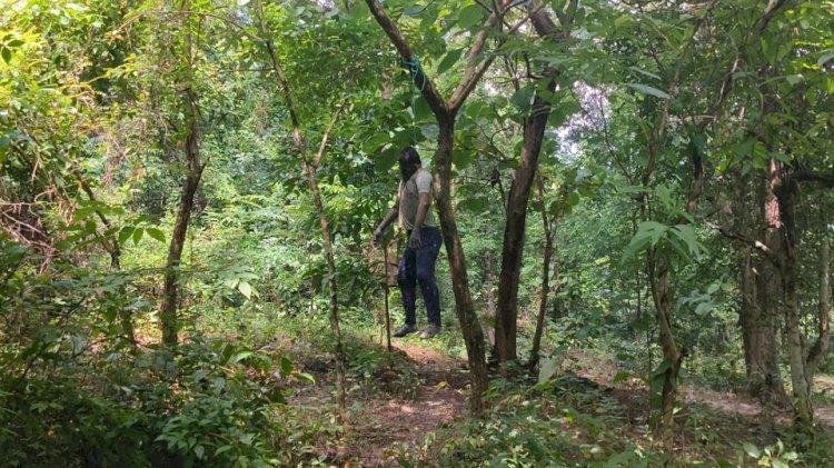 টেকনাফে পাহাড় থেকে এক ব্যক্তির  ঝুলন্ত লাশ উদ্ধার