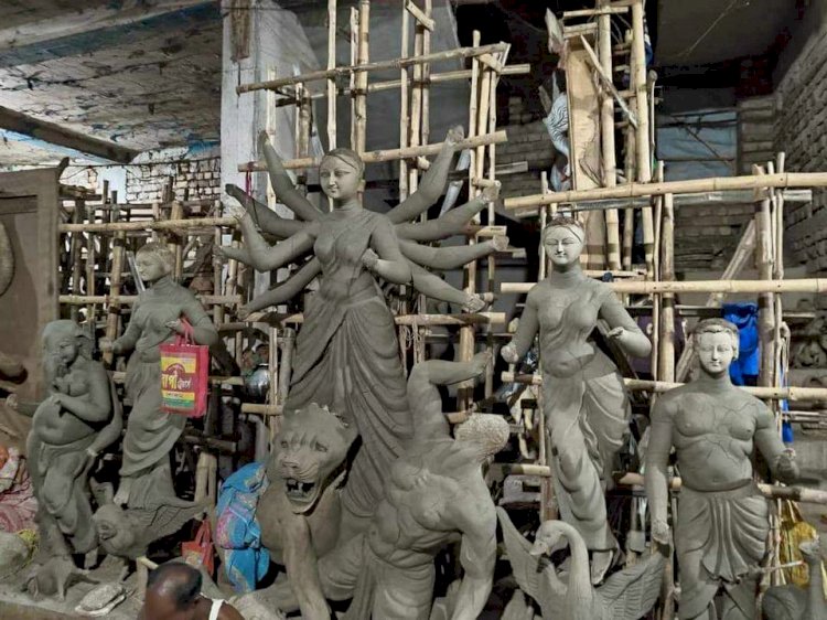নওগাঁয় সংখ্যা লঘু সনাতন ও হিন্দু  ধর্মাবলম্বী শারদীয়া ৭৫১ মণ্ডপে দুর্গাপূজার পূজা প্রস্তুতি শুরু