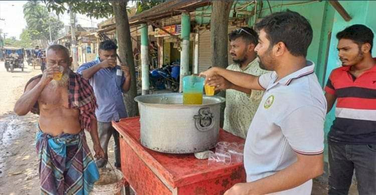 নওগাঁ জেলার বিভিন্ন উপজেলায়  প্রখর রৌদ্রের তাপদাহে  জনজীবন অতিষ্ঠ
