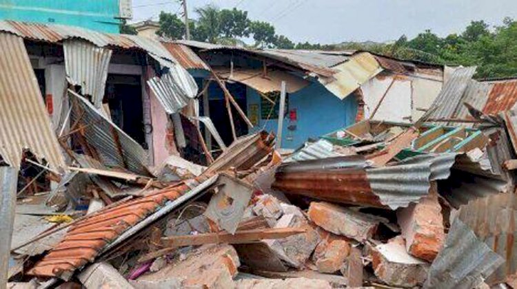 নরসিংদীতে রেলওয়ের ২ একর জায়গার অবৈধ স্থাপনা উচ্ছেদ