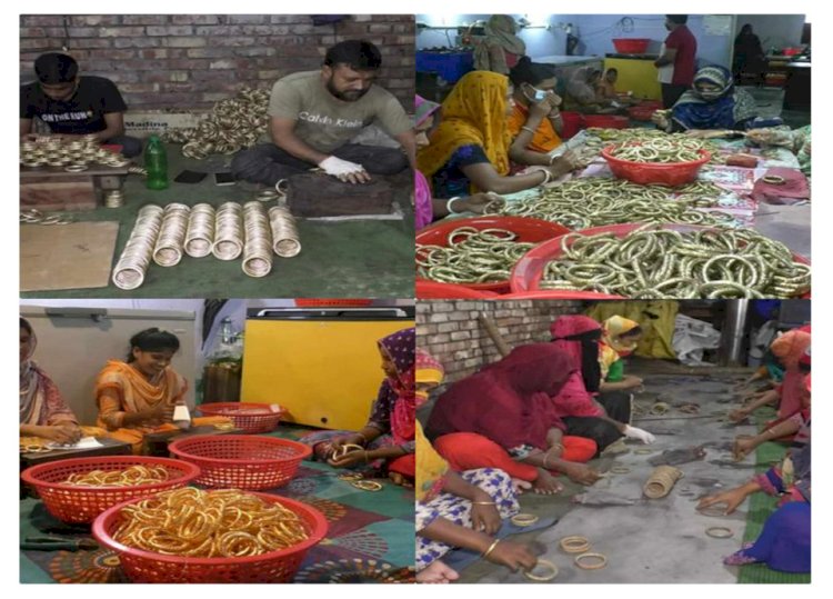 নওগাঁয় বিশাল কর্মযজ্ঞে মধ্যেদিয়ে স্বর্ণের মত দেখতে পিতলের গহনা হাতের চুড়ি বলা তৈরী হচ্ছে