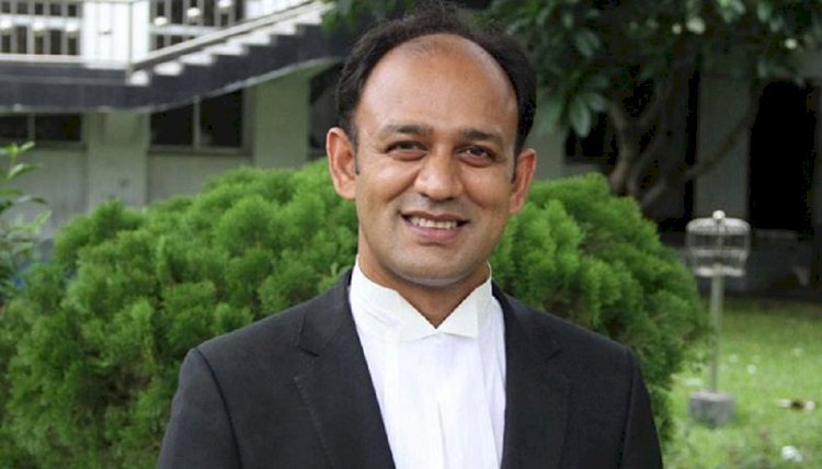 মধ্যরাতে গ্রেফতার ব্যারিস্টার সুমন।