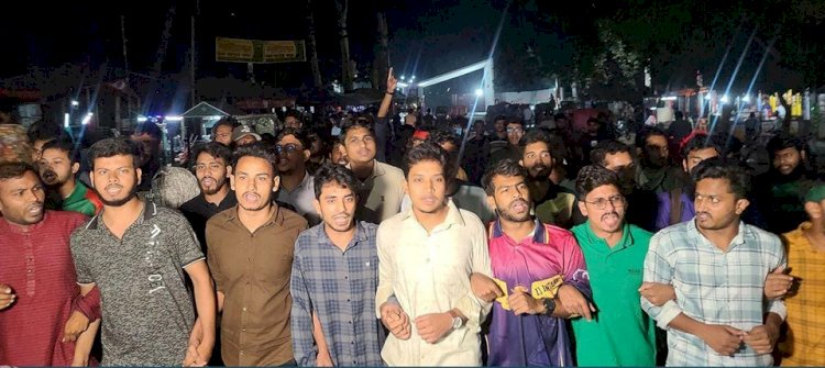 রাষ্ট্রপতির পদত্যাগের দাবিতে রংপুরে বিক্ষোভ।