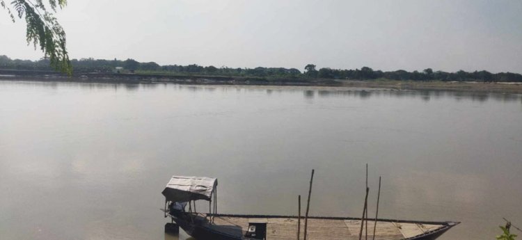 রাজবাড়ীতে গড়াই নদীর খেয়াঘাটের ইজারাদারকে তাড়িয়ে দেওয়ার অভিযোগ