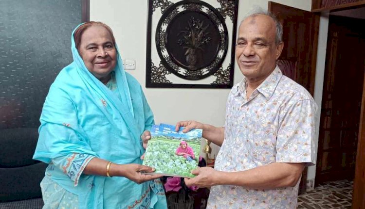 ঢাকায় স্বরাষ্ট্র উপদেষ্টার সাথে ডক্টর হোসনে-আরা বেগমের সৌজন্য সাক্ষাৎ