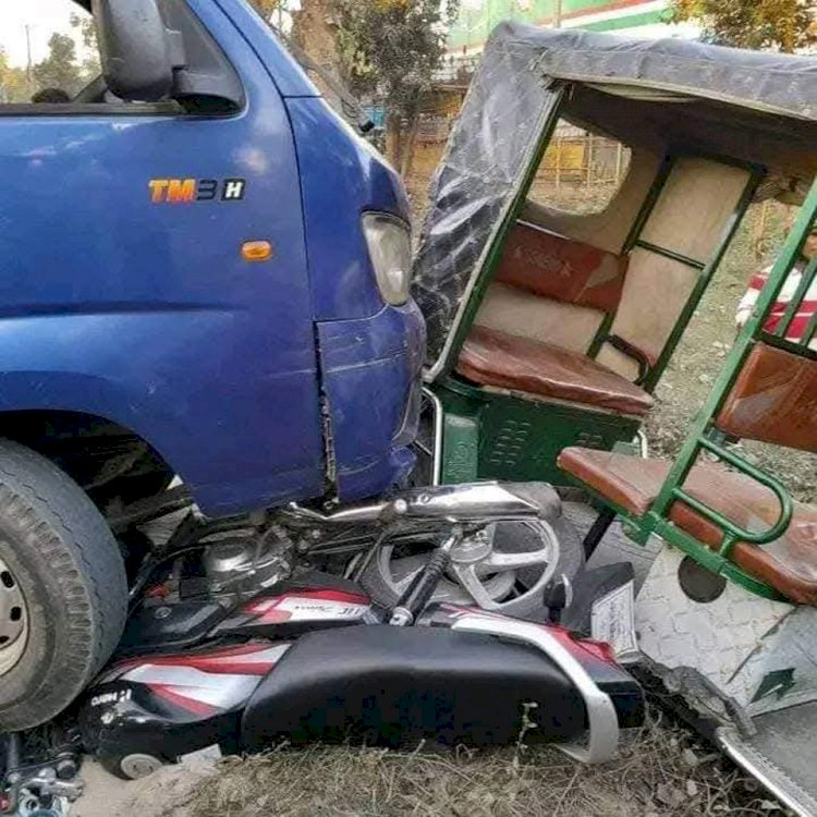 দিনাজপুরের বোচাগঞ্জে ইজিবাইক দূর্ঘটনায় নিহত  হয় ১ জন,আহত -২জন!