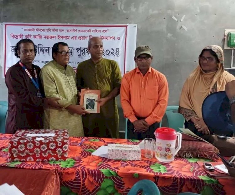 আত্মবাসনায় চর্চিত কাব্য
