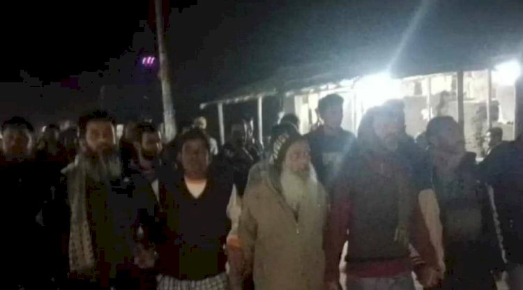 রাজশাহী মোহনপুর ধোপাঘাটা বাজারে আ.লীগের লিফলেট বিতরণে বিএনপির প্রতিবাদ মিছিল