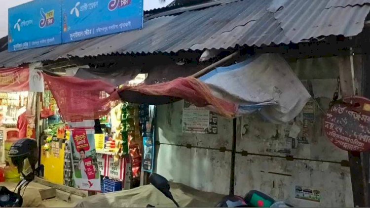 গলাচিপায় বিজ্ঞ আদালতের নির্দেশ উপেক্ষা করে রাতের আঁধারে দোকান ঘরসহ জমি দখল