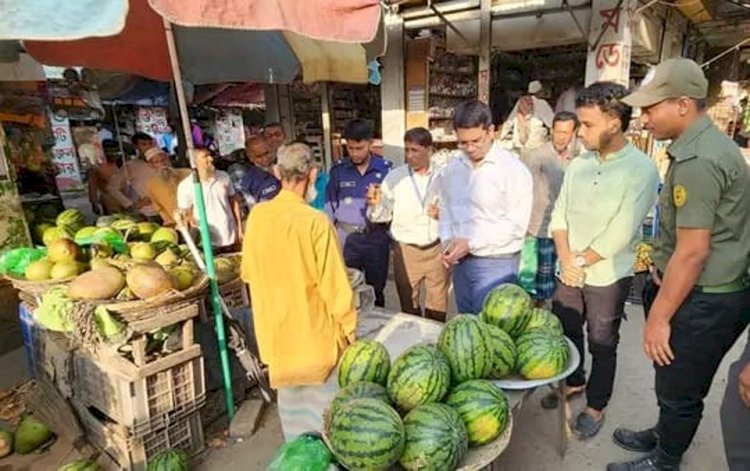 মনোহরদীতে ভ্রাম্যমাণ আদালতের মাধ্যমে ব্যবসায়ীদের জরিমানা প্রদান