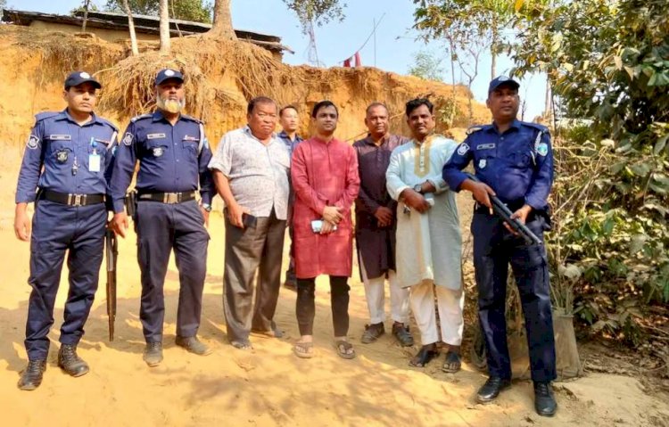 নাইক্ষ্যংছড়ি'র বাইশারীতে পাহাড় কাটার বিভিন্ন স্থান পরিদর্শনে-ইউএনও
