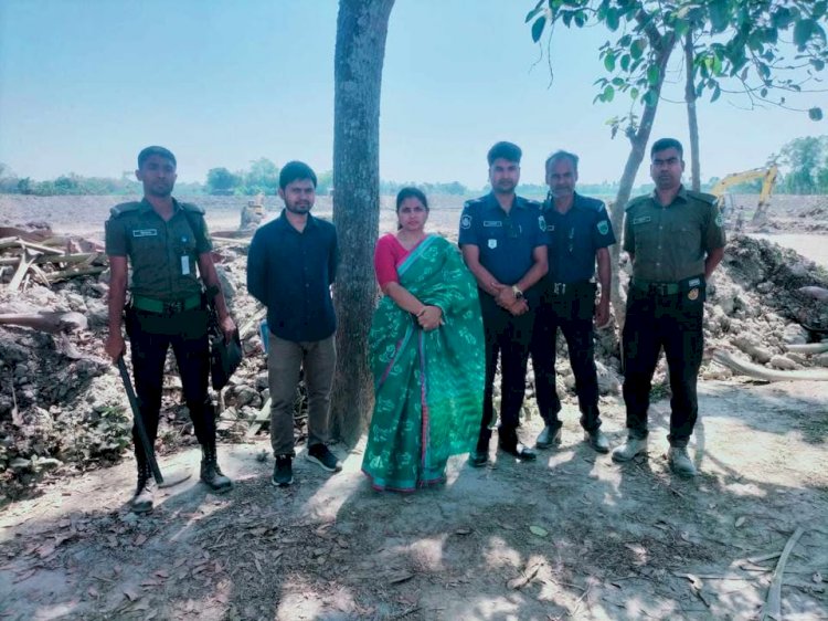 বদলগাছীতে রাতের আঁধারে  অবৈধভাবে মাটি কেটে বিক্রি, উপজেলা প্রশাসন কর্তৃক ভ্রম্যমান আদালত পরিচালনা