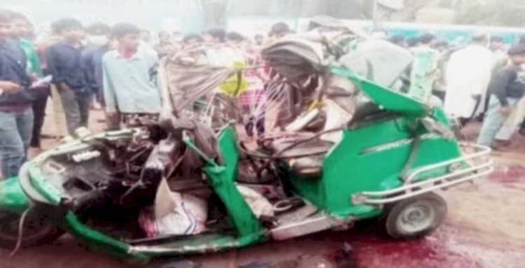 পাবনার ঈশ্বরদীতে একই পরিবারের ৩ জন সহ ৫ জন সড়ক দুর্ঘটনায় নিহত