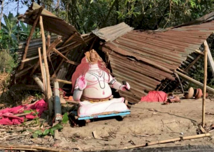 নওগাঁয় দিনে দুপুরে শিব মূর্তি ও দূর্গা মন্দির ভাংচুর করে লুটপাটের অভিযোগ