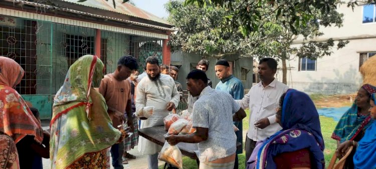দুবলিয়া সোবাহান খান ফাউন্ডেশন কর্তৃক ঈদ সামগ্রী বিতরণ
