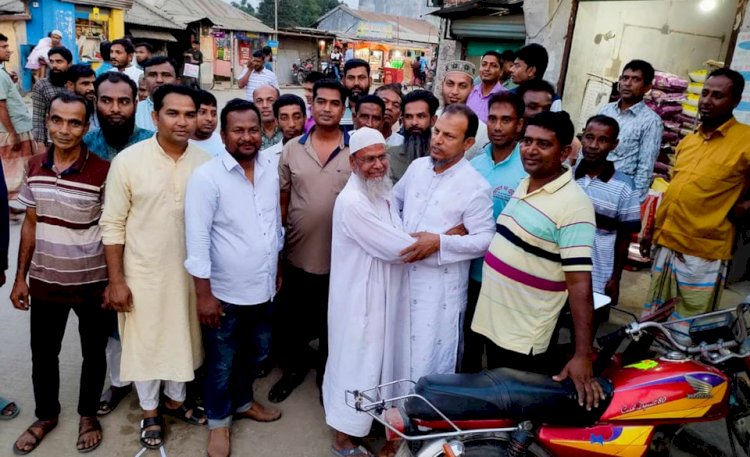 রাজশাহী মোহনপুরের তৃণমুলে নেতাকর্মীদের সাথে ঈদ শুভেচ্ছা বিনিময় করেন রায়হানুল আলম রায়হান
